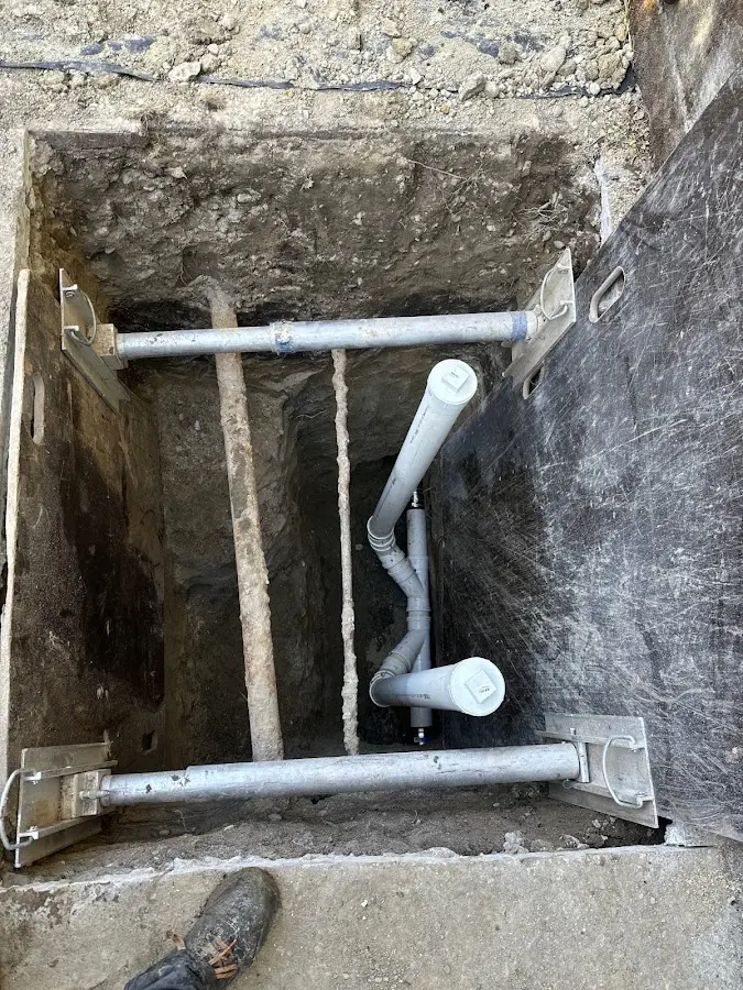 Experienced plumber completing Drain Cleaning work in Clearlake